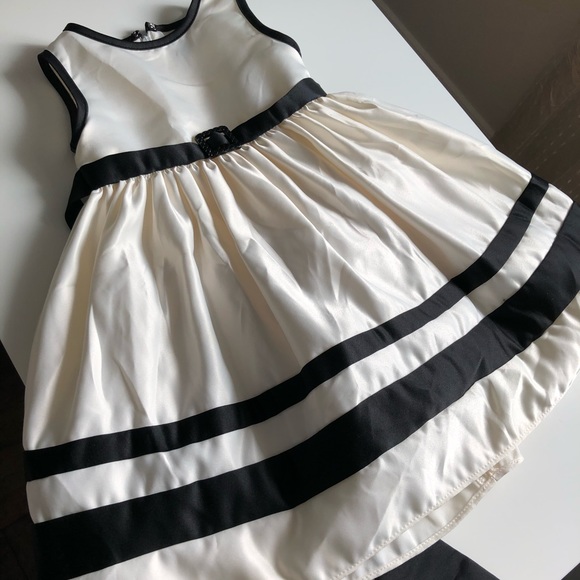18M Girls: White & Black Dress - Picture 4 of 4